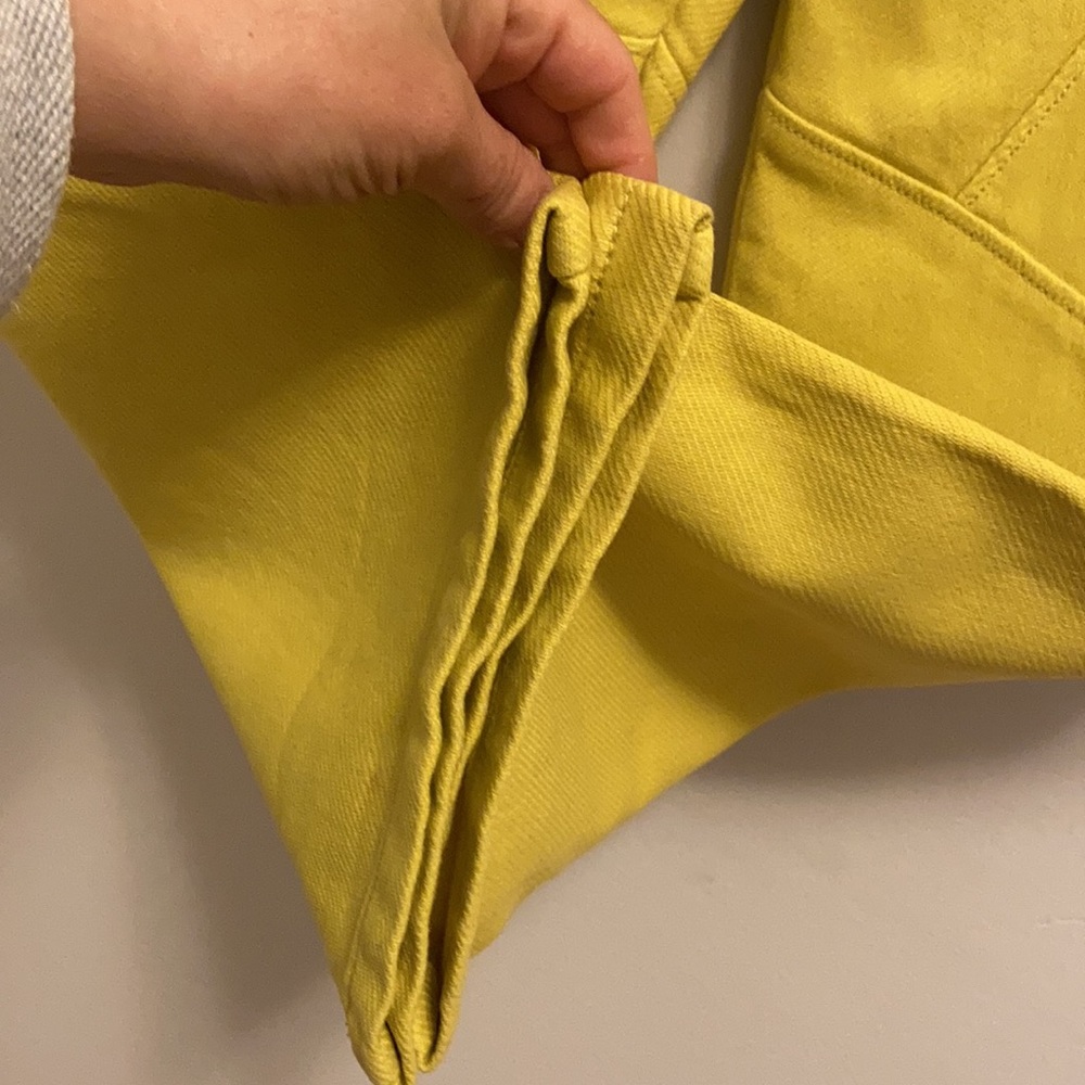 Bright Yellow High-Rise Pleated Women's Pants - Picture 7 of 11